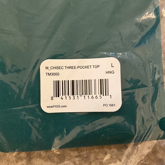 New Figs Chisec Large Three-pocket scrub tops in Aqua, burgundy, & hunter green - Picture 7 of 7